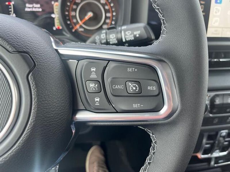 New 2025 Jeep Wrangler 4-door SaharaImage 19
