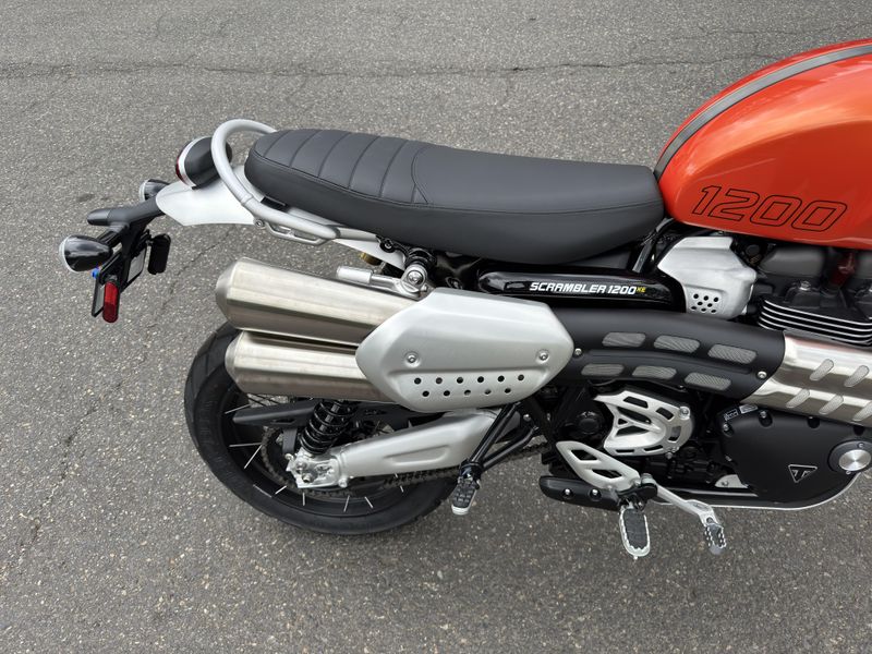 2025 Triumph Scrambler 1200 XE - BAJA ORANGE - PHANTOM BLACK 