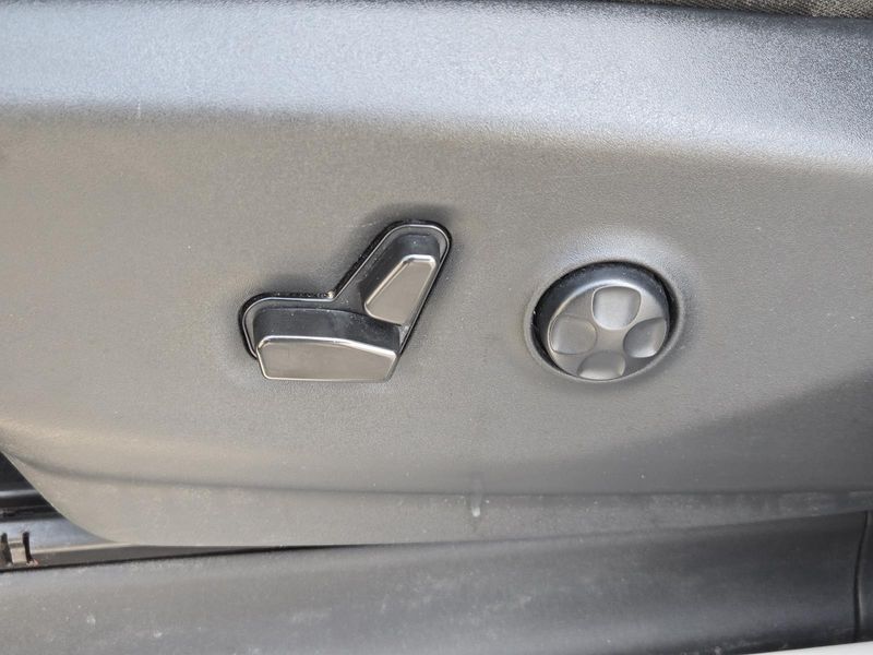 Used 2022 Chrysler Voyager LX FWD