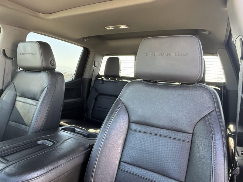 Used 2022 GMC Sierra 1500 Limited DenaliImage 19