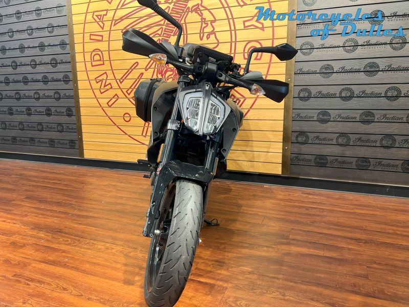 2023 KTM Duke 390 Image 2