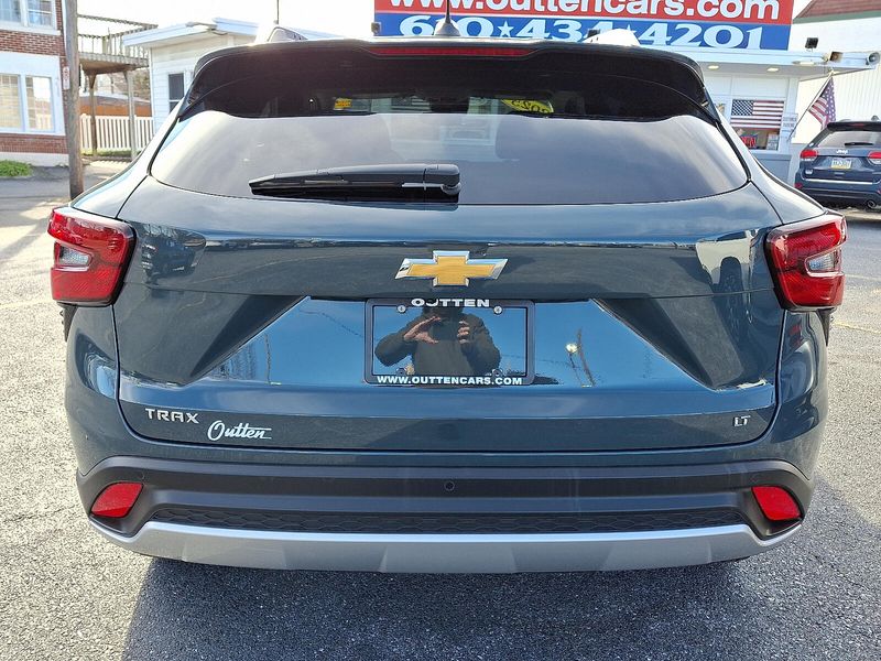2025 Chevrolet Trax LT photo 3