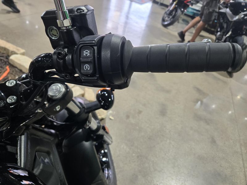NEW 2025 INDIAN MOTORCYCLE SCOUT BOBBER SIXTY Image 18