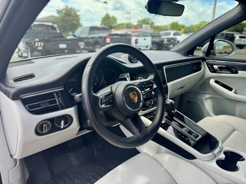 2022 Porsche Macan GTSImage 9