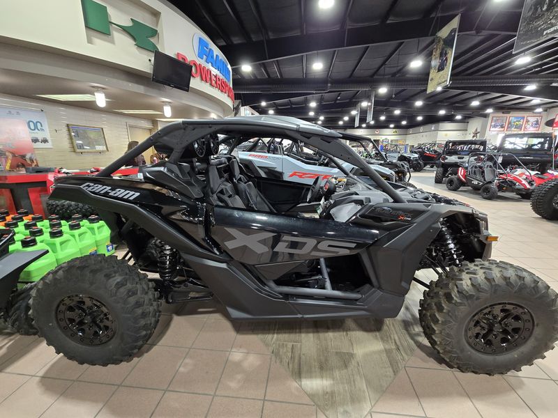 2025 Can-Am MAVERICK X3 X DS TURBO RR TRIPLE BLACKImage 4