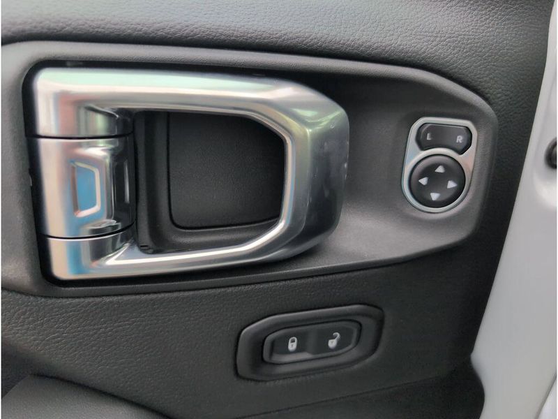 New 2026 Jeep Wrangler 4-door SaharaImage 13