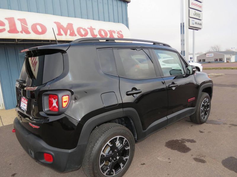 2023 Jeep Renegade Trailhawk 4x4 4dr SUVImage 2