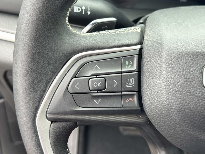 New 2026 Jeep Grand Cherokee L Laredo 4x2