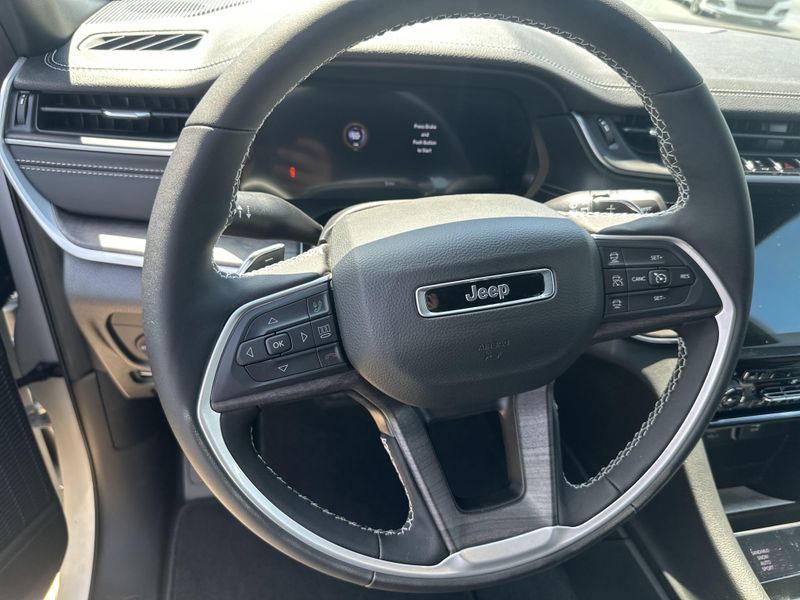 New 2025 Jeep Grand Cherokee L Limited 4x4Image 26