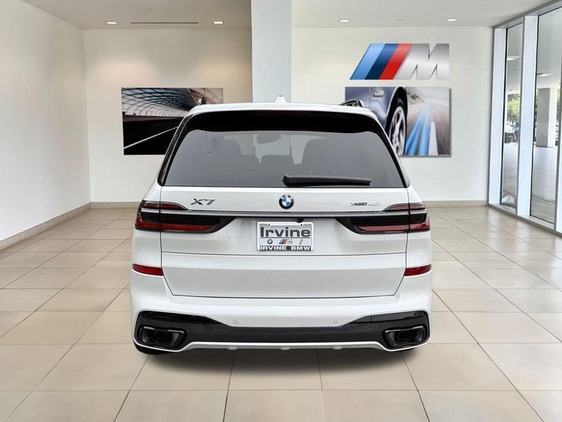 2026 BMW X7 xDrive40iImage 7