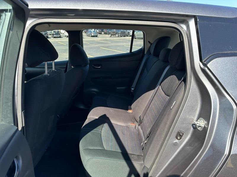 2020 Nissan Leaf SVImage 17