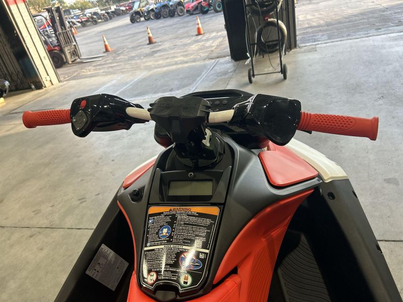 New 2026 Sea-Doo SPARK FOR 3 90 TRIXX (SOUND SYSTEM) Image 22