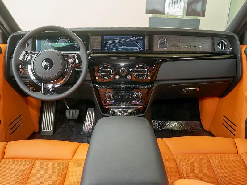 2025 Rolls-Royce Phantom Image 4