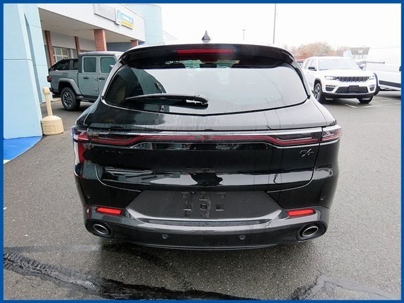 2024 Dodge Hornet R/T in a 8 Ball exterior color and Blackinterior. Papas Jeep Ram In New Britain, CT 860-356-0523 papasjeepram.com 