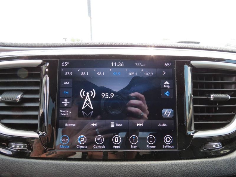 2020 Chrysler Pacifica Touring Plus photo 17