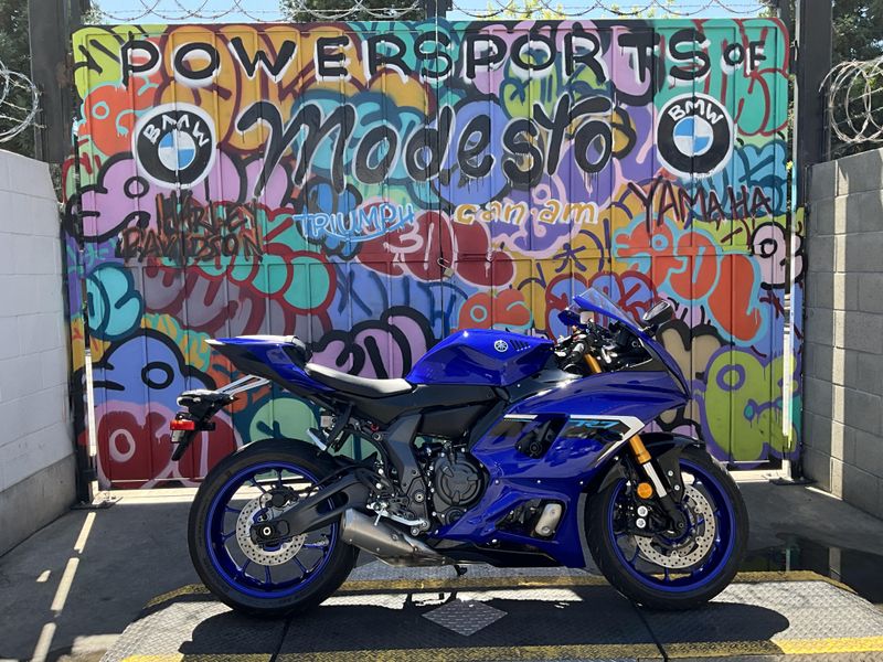 New 2025 Yamaha YZF-R7 Image 4