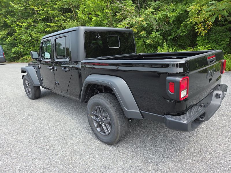 2025 Jeep Gladiator Sport S photo 4