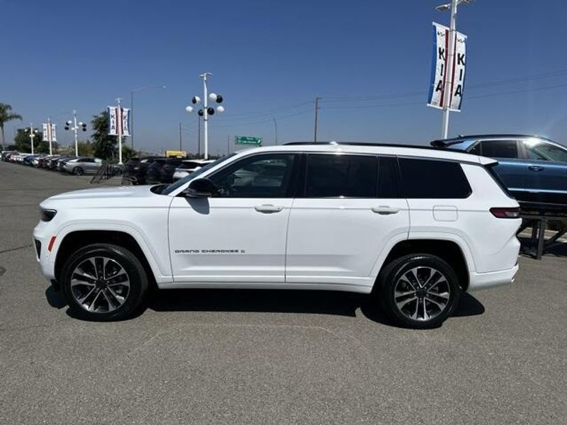 Used 2024 Jeep Grand Cherokee L OverlandImage 2