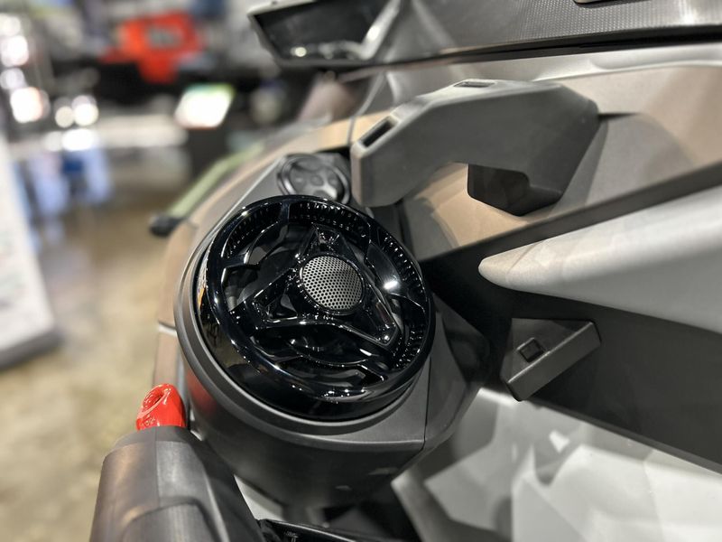 2025 Sea-Doo FISHPRO APEX 300 (SOUND SYSTEM) Image 17
