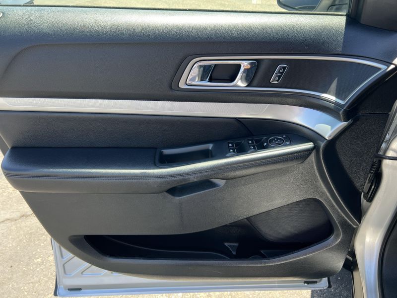 2016 Ford Explorer XLTImage 5