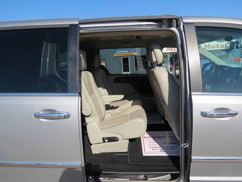 Used 2014 Chrysler Town & Country Touring L 4dr Mini VanImage 27