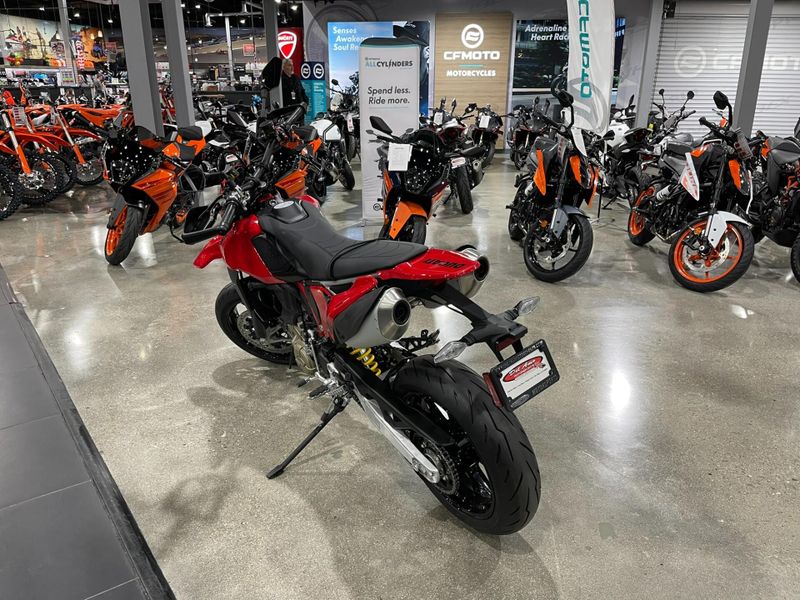 New 2025 Ducati HYPERMOTARD 698 Image 8