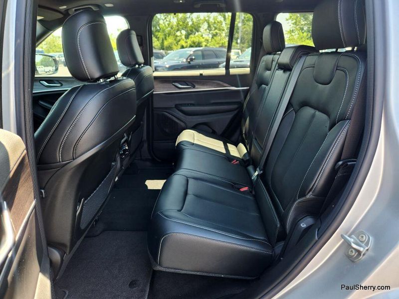 2025 Jeep Grand Cherokee Limited photo 47