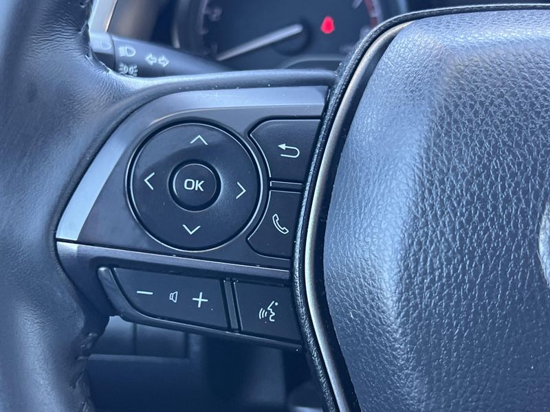 Used 2022 Toyota Camry SEImage 9