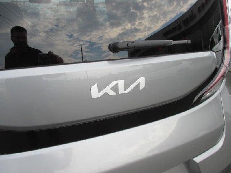 Used 2023 Kia Soul LXImage 8