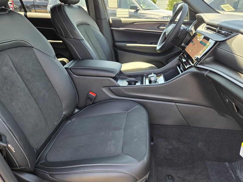 New 2026 Jeep Grand Cherokee L Laredo Altitude 4x4