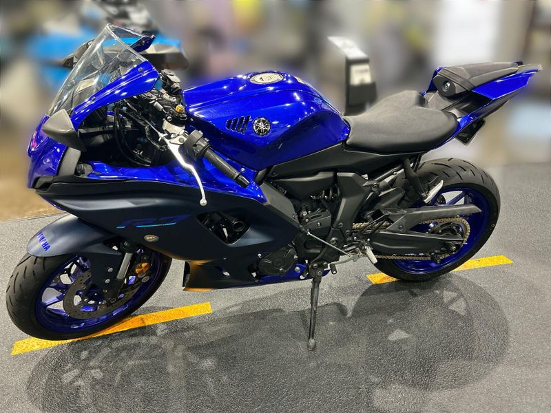 Used 2023 Yamaha YZF-R7 Image 16