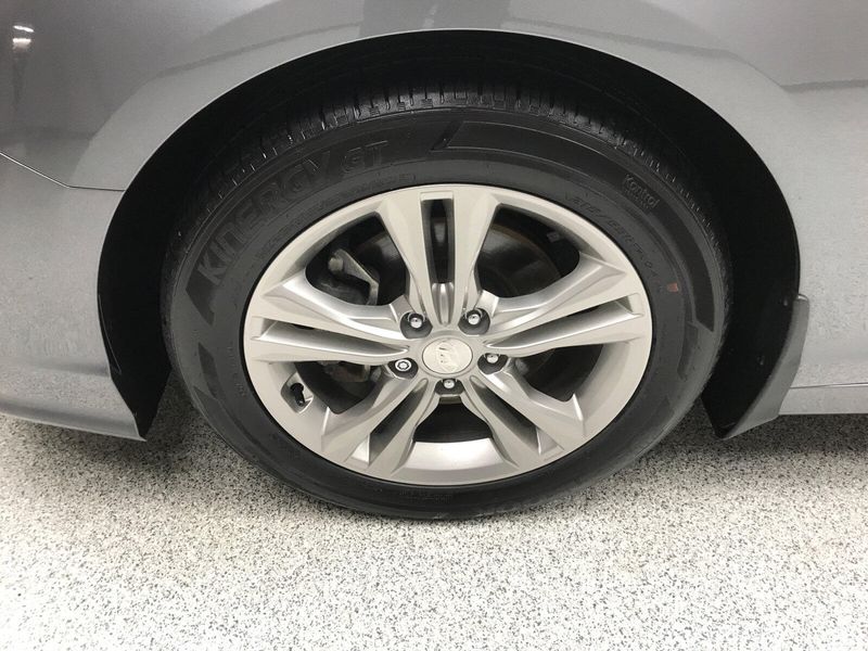 Used 2018 Hyundai Sonata SELImage 2