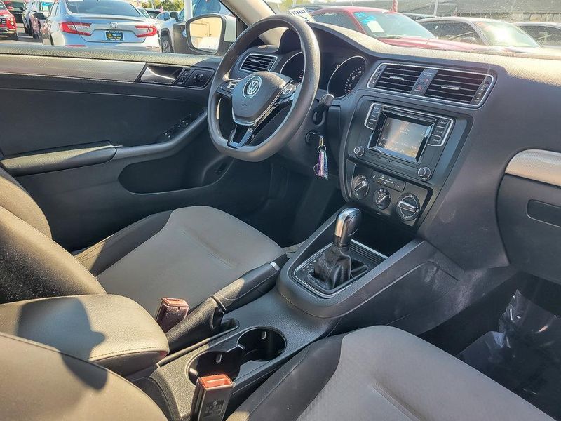 2017 Volkswagen Jetta 1.4T S photo 21