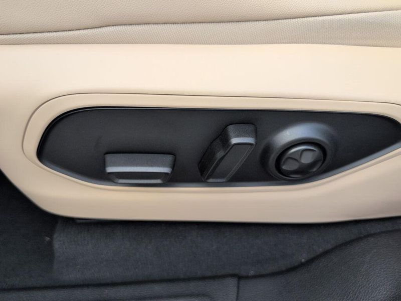 2025 Jeep Grand Cherokee Limited 4x2Image 12