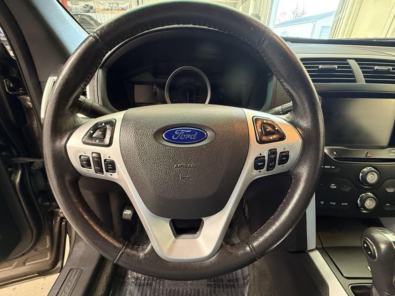 Used 2015 Ford Explorer XLTImage 25