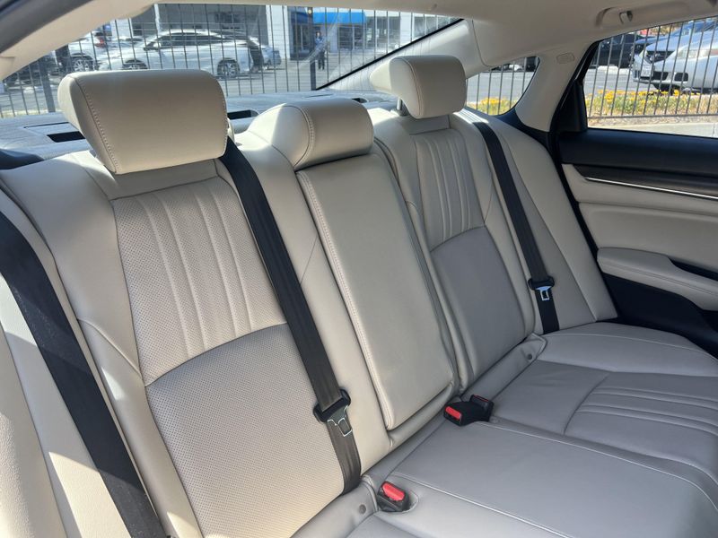 2019 Honda Accord Hybrid TouringImage 24