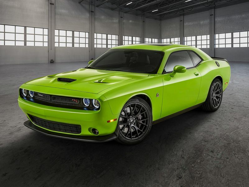 Used 2022 Dodge Challenger SXTImage 1