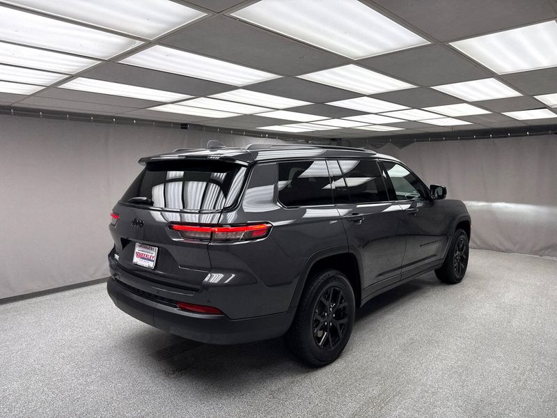 New 2025 Jeep Grand Cherokee L Altitude X 4x4Image 3