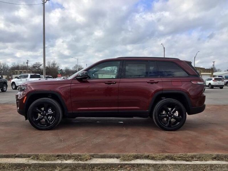 2025 Jeep Grand Cherokee Altitude X 4x4Image 2