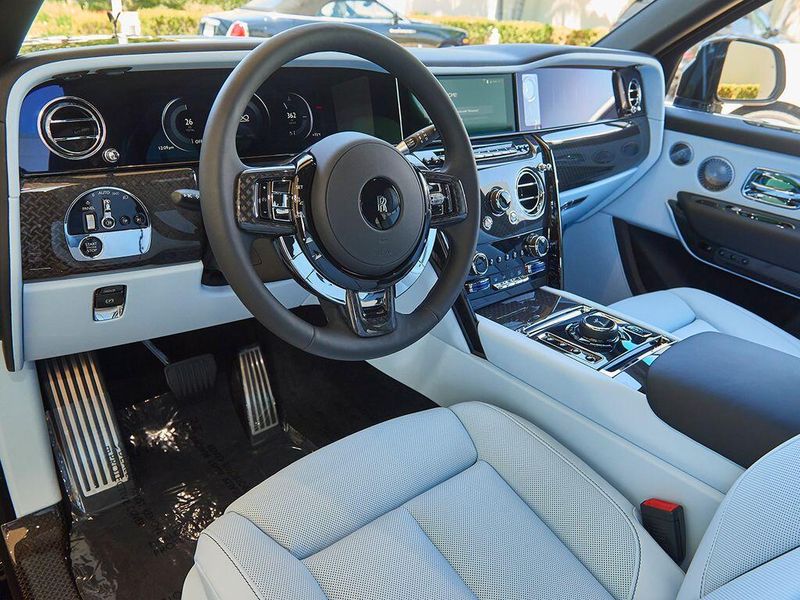New 2027 Rolls-Royce Cullinan Black BadgeImage 10