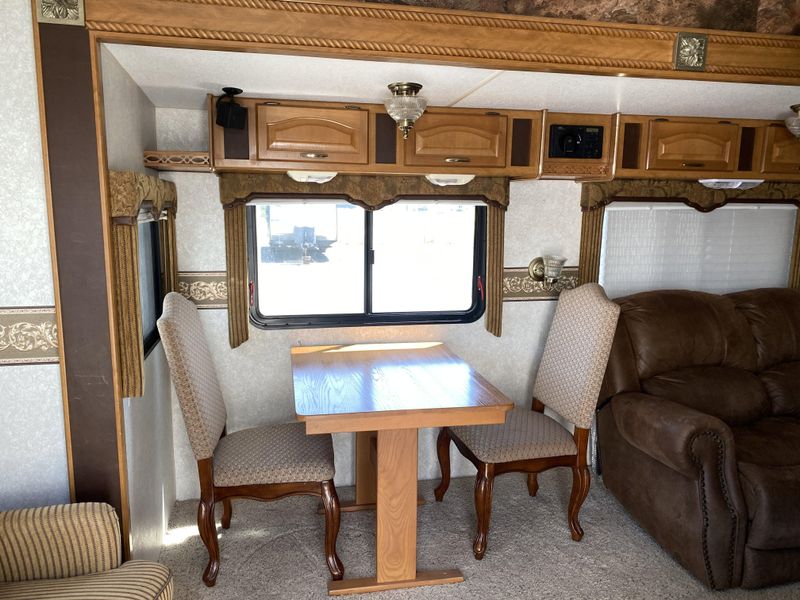 2004 FLEETWOOD PROWLER REGAL AX6 Image 18