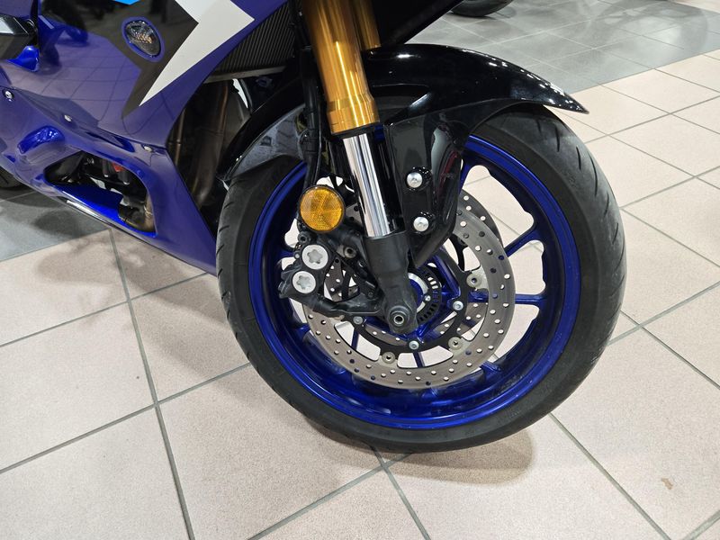 USED 2025 YAMAHA YZF R7 Image 17