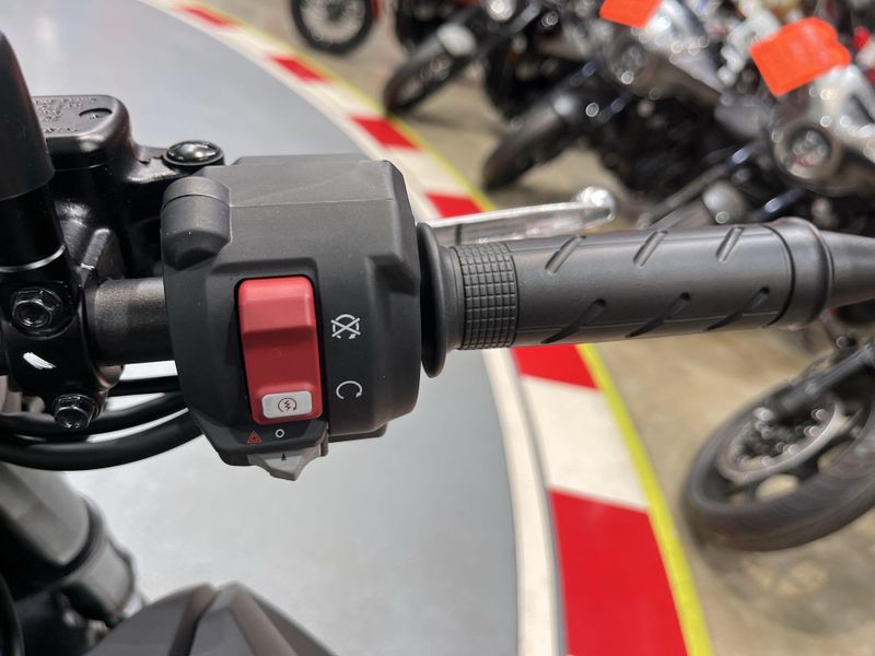New 2025 Honda CB750 HORNET Image 12