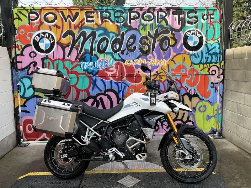 2023 Triumph TIGER 900 RALLY PRO in a PURE WHITE exterior color. BMW Motorcycles of Modesto 209-524-2955 bmwmotorcyclesofmodesto.com 