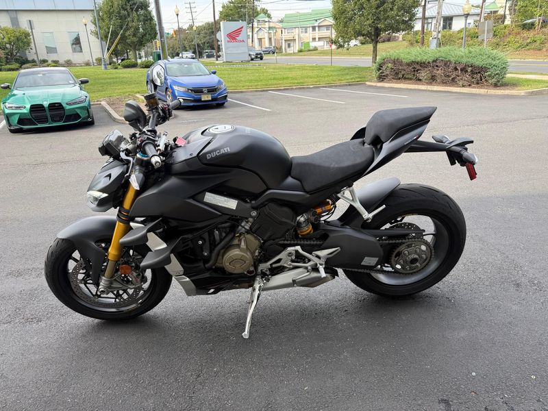2022 Ducati STREETFIGHTER V4 S V4 SImage 2