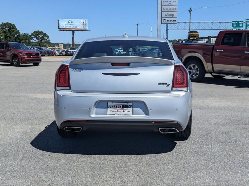 2022 Chrysler 300 300SImage 4