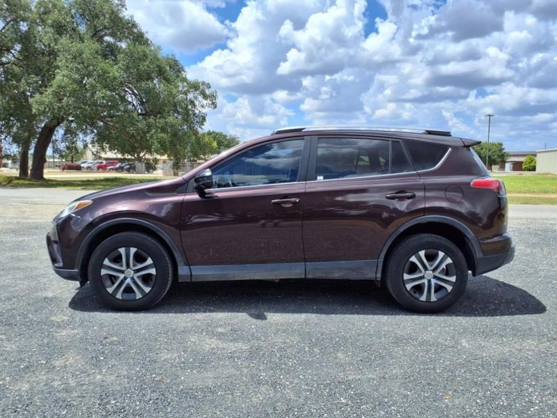 2018 Toyota RAV4 LE photo 12