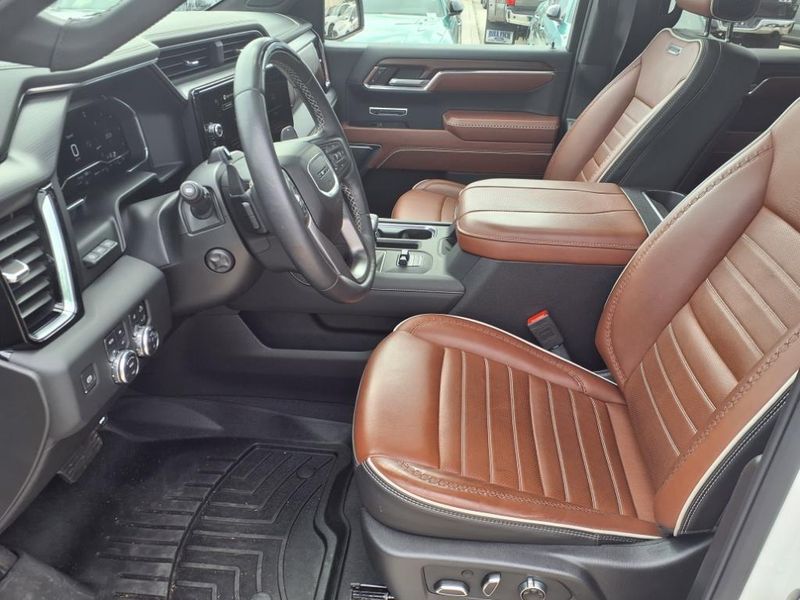 2024 GMC Sierra 1500 Denali UltimateImage 17