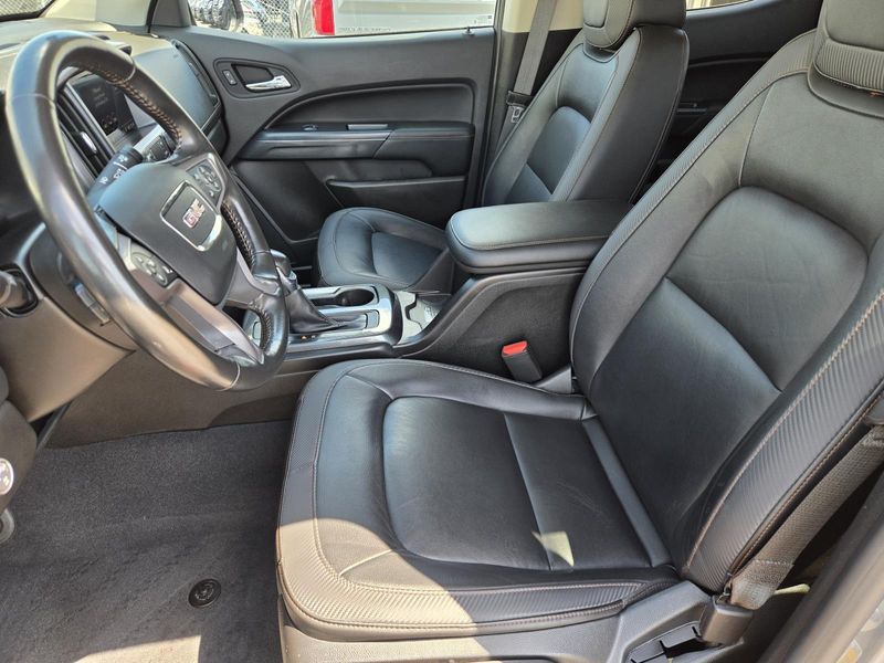Used 2022 GMC Canyon 4WD Crew Cab 128 AT4 w/Leather