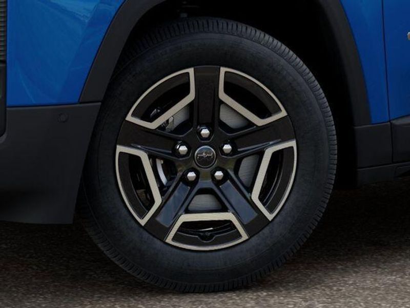 New 2026 Jeep Cherokee Laredo 4x4Image 8